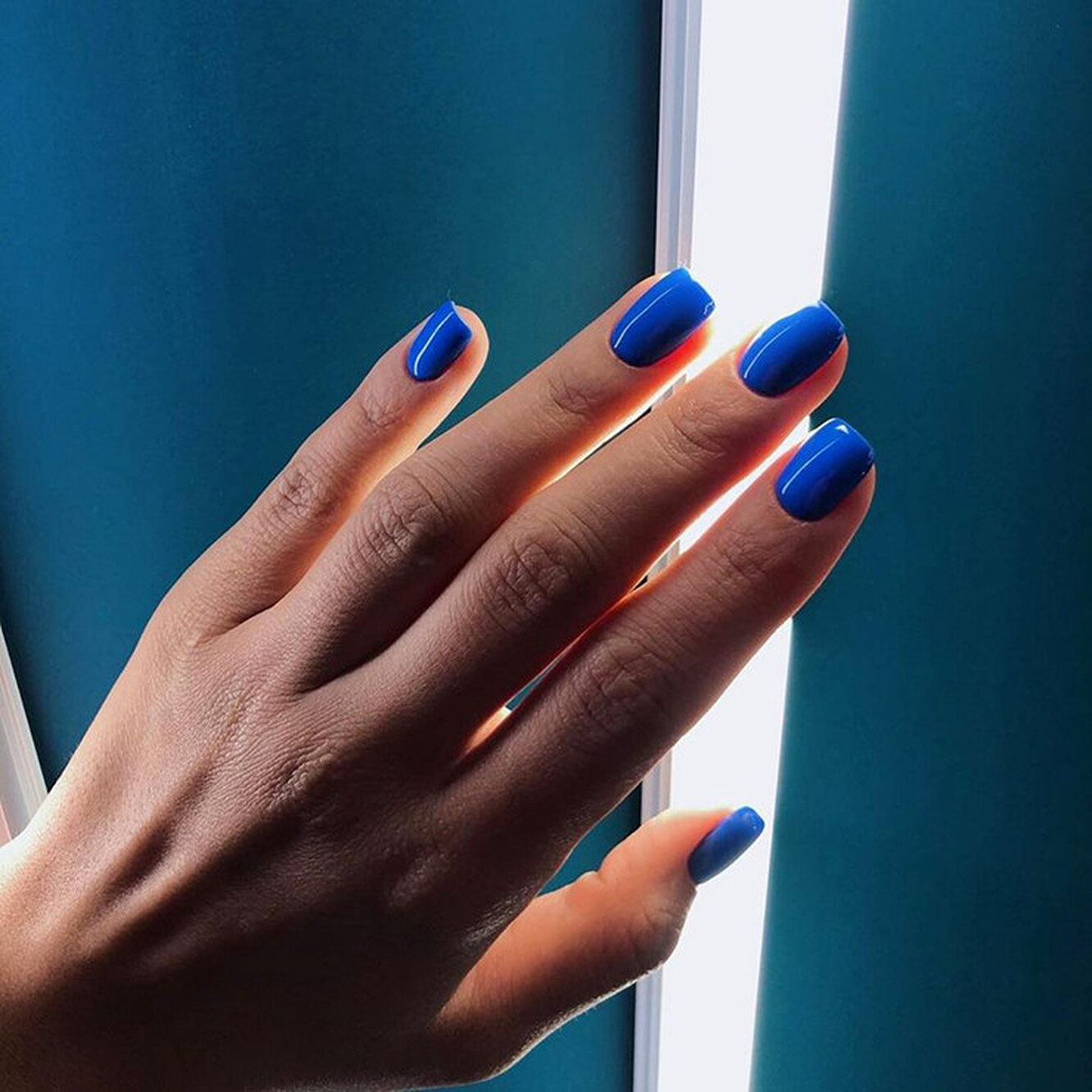 маникюр синий электрик