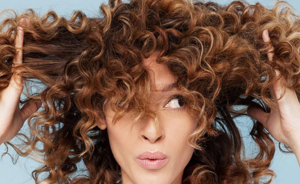 уход за кудрявыми волосами в салоне